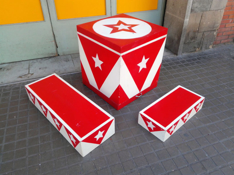 peana circo estrella madera caja gr. 2piezas 15x65x30 20x100x35 73-65x65x65 (40-20-15eu.) 1u